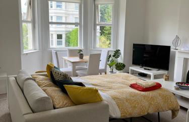 Tree Tops Apartment in Tunbridge Wells - Photo 17