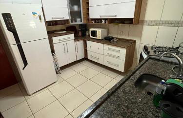 Casa espaçosa em bairro nobre - Foto 4