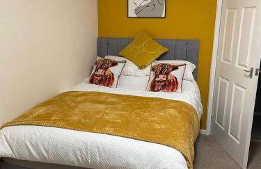 Spacious two bedroom flat, entire property - Photo 4