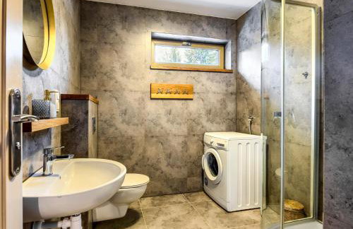 Mazursko - komfortowe apartamenty nad jeziorem, sauna, kominki na parterze - Foto 13