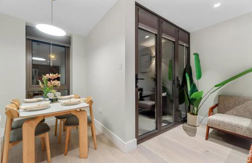 Luxe Home for Work & Play - Foto 18