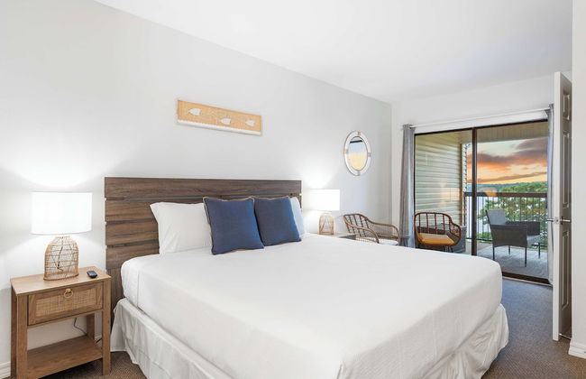 Lakefront Oasis Amazing Views! - Photo 2