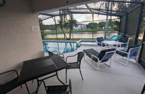 Large lakeside 5 bed villa with private pool - Foto 25