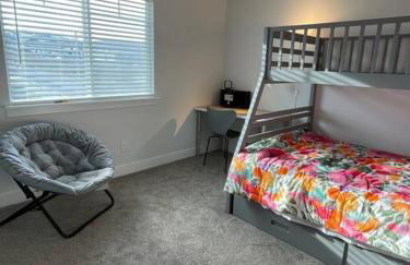 NEW 4-bed 4-bath Stylish House with Mountain View and 2 garages - Foto 17