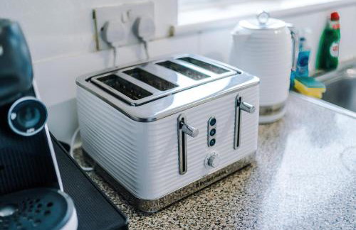 Charming 2 Bed House, Sleeps 6, Free parking, Contractors welcome - Foto 18