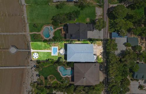 Bayfront Home with Private Pool, Pier, and Firepit - Foto 8