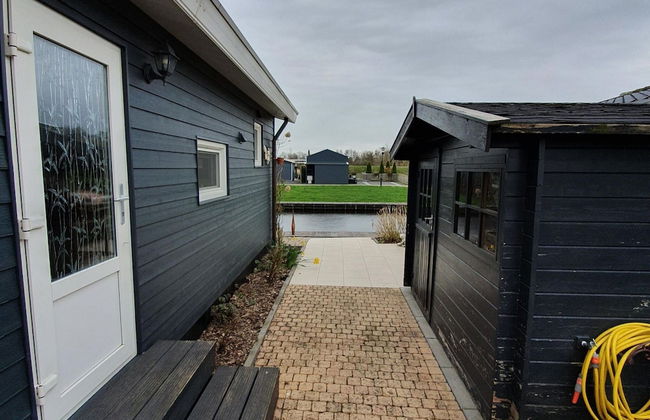 Canal-side Stay, Giethoorn - Photo 15