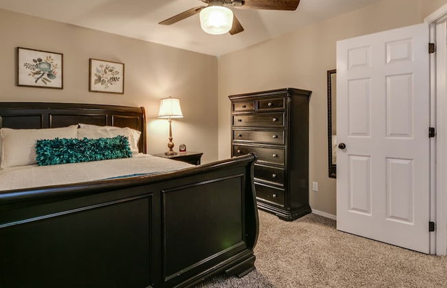 Spectacular Golf Course Home With Pool and Views! - Photo 8