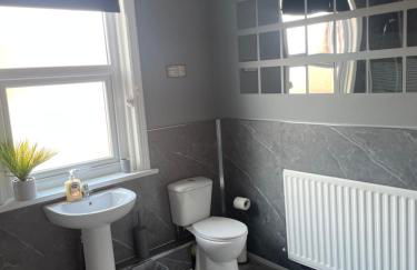 Affordable Luxury 4 Stunning apartment Sunderland close to City centre hospital Crown Works Studio and Nissan - Foto 20