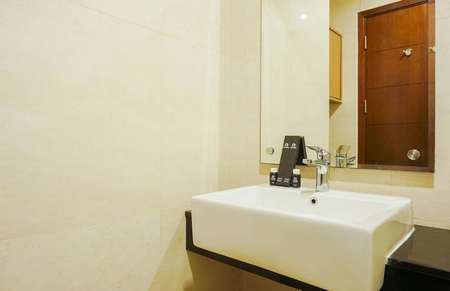 Relax Studio Apartment at Capitol Park Residence - Photo 11