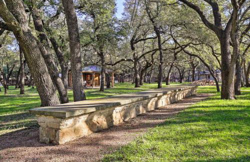 Blanco Riverfront Historic Home, 3 Mi to Downtown! - Foto 22