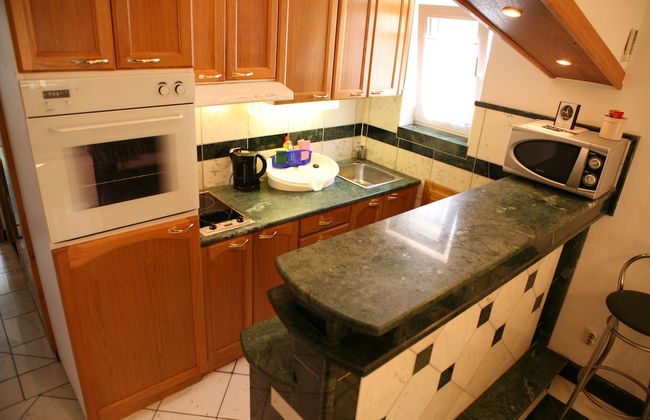 Sea front stone house - Photo 32