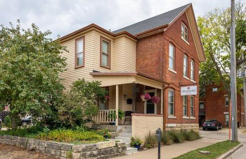The Dubuque House - Historic Downtown Location! - Foto 1