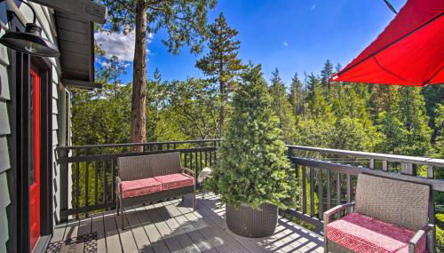 Tree-Lined Twin Peaks Cottage with Custom Stream - Foto 2