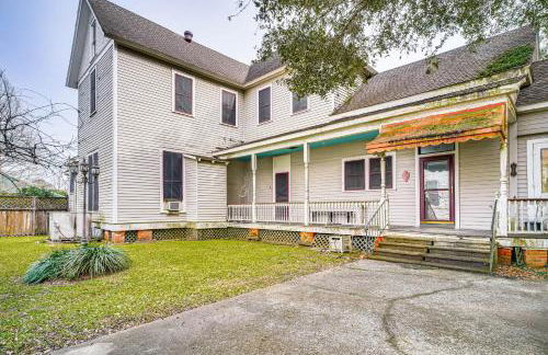 Historic Home with Fireplace and Porch Walkable Area! - Foto 22