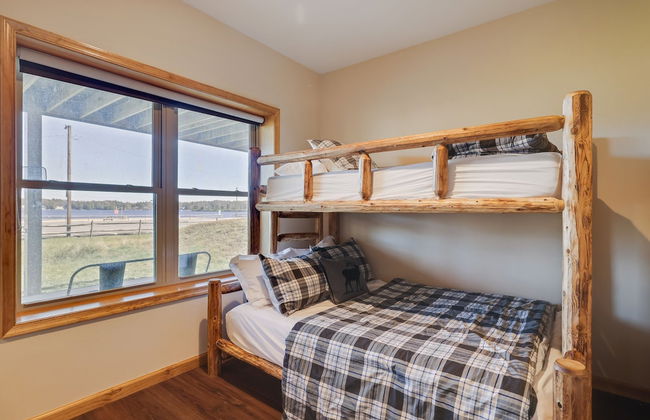 Pocono Paradise by Avantstay Lakeside Retreat, Hot Tub, Game Room, Near Beach - Foto 11