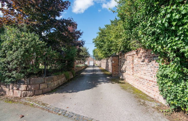 Super Spacious Barn Conversion With Free Wifi, Netflix Fireplace - Photo 34