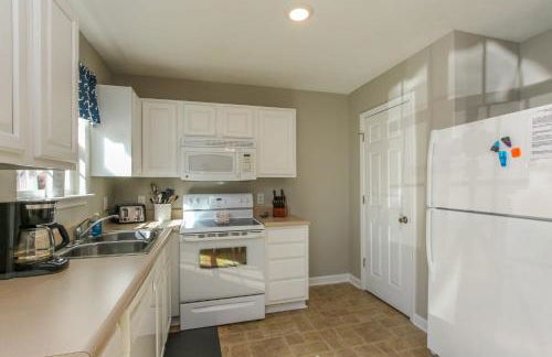 House #04 - Happy Camper-(No Pets) -Private Pier - Photo 11