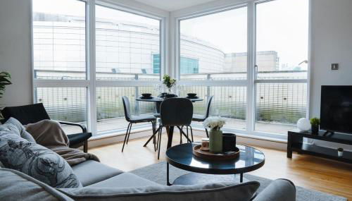 Cosy 2BR City Centre Balcony Near Victoria - Foto 4