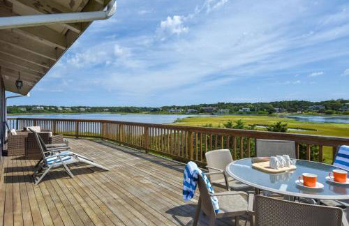16612 - Stunning Home with Wraparound Deck Views of Bucks Creek and Nantucket Sound - Foto 22