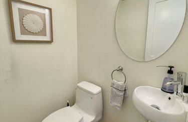 4 King Suites, Downtown, Outlets, Beach, Historic - Photo 28