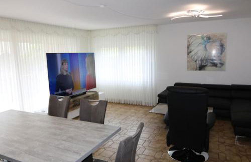 Große gut ausgestattete Ferienwohnung, barrierefrei, direkt an der A7 - Foto 1