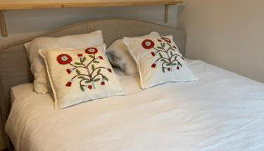 Forest Cabin Nest-Family Retreat for 7 with Sauna & Hot tub - Foto 4