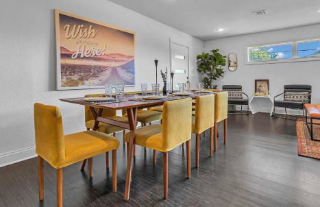 New-The Mod Poppy Large home 10 minutes from it all - Photo 7