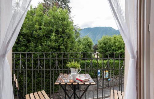 GuestHost - Lake Como Studio with Balcony & Parking! - Foto 14