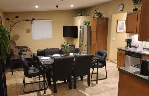 3 Bedroom, 2 Bath Whole House, ASU, Tempe, Scottsdale on Light Rail - Photo 23