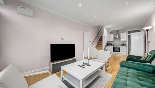 London Gem - Private Parking & Patio, 7m to Station - Foto 2