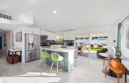 Desert Glow Getaway - Pool - Lounging - Backyard Games - Foto 13