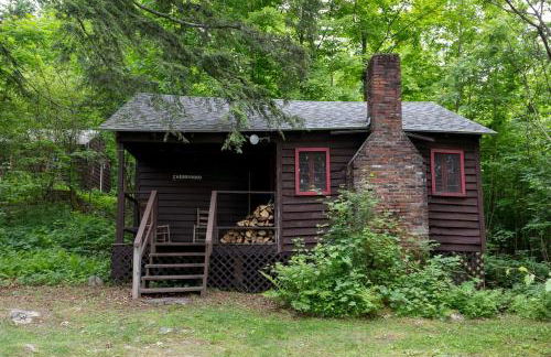 Romantic Couples' Cabin Retreat with Fireplace near White Mountain Forest - Foto 10