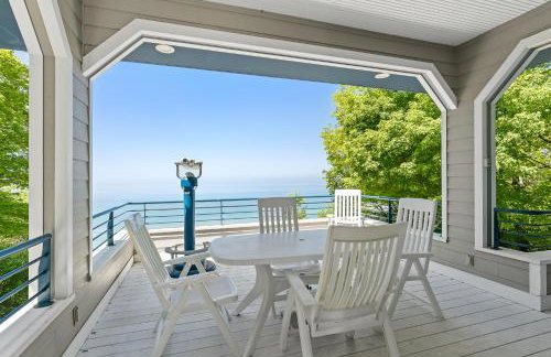 Experience luxury at Lakefront Villa - Foto 3