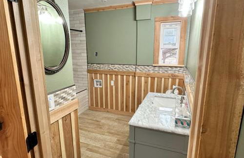 BoDekes N Tacoma Landing with HOT TUB near University - Foto 19