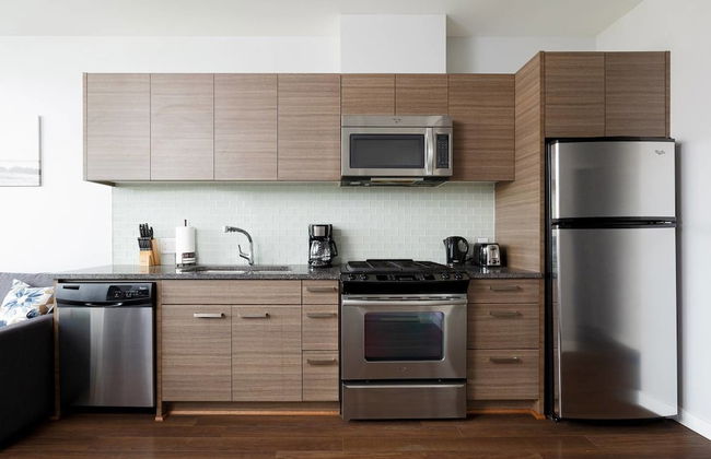 Surrey Center Cozy Condo - Photo 5