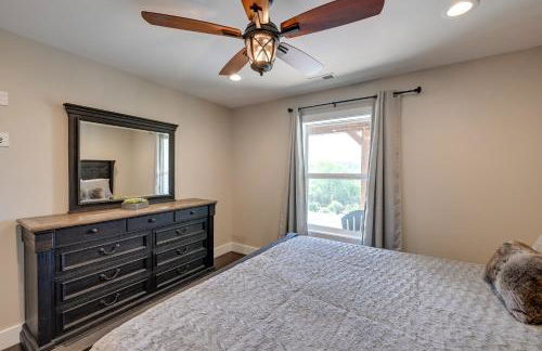 Beautiful Franklin Home with Bunkhouse and Hot Tub! - Foto 24