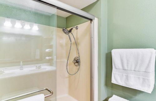 6 Mi to Downtown Vancouver Peaceful Home with Deck - Foto 16