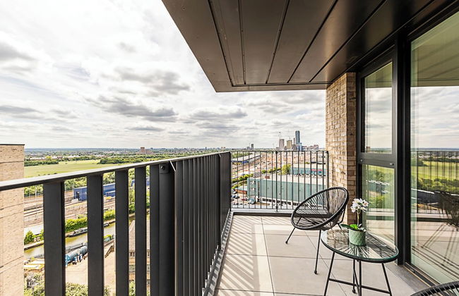 Chic and Sleek Sky-high Apartment - Foto 24