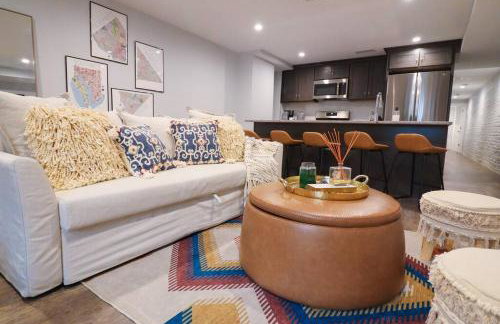 English Basement in Renovated 110 Year Old Row Home - Photo 16