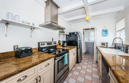 Beautiful Waterfront Beach Cottage. Sleeps 6 - Foto 8