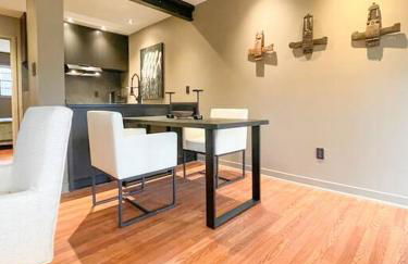 Luxury Warehouse District Condo - Foto 19