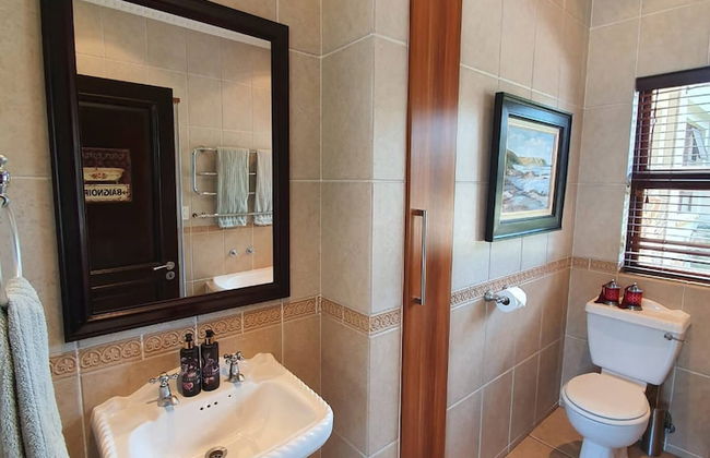 Or Tambo Airport Holiday Home - Photo 26