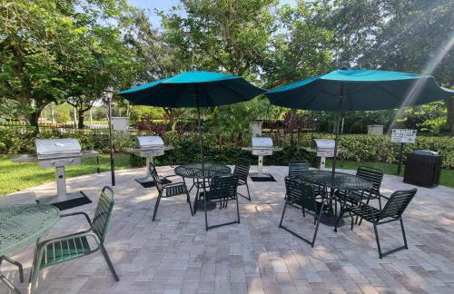 Lovely 2-Bedroom plus Den Condo in Greenlinks Resort - Photo 32