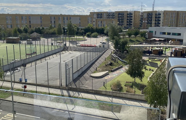 Captivating 1-bed Apartment in Barking - Photo 33