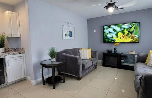 K - Fully remodeled and professionally decorated - Foto 11