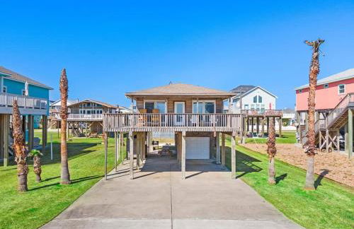 Cozy beach house with ocean views, fire pit and game room - Photo 2
