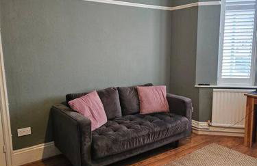 Large spacious home, great location, near transport links - Foto 12