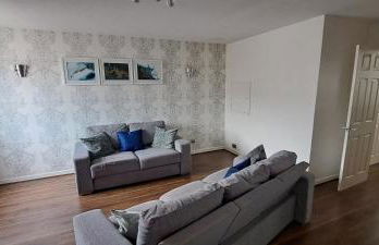 The Ugly Duckling - Photo 13