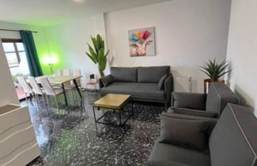 3 dormitorios. Terraza. Bus stop - Foto 1